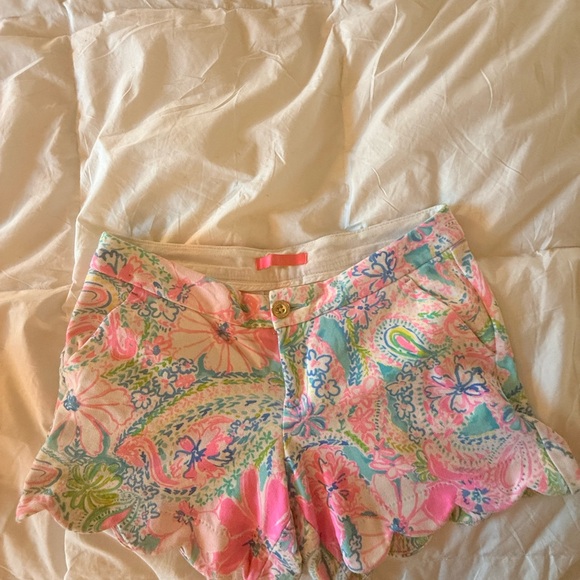 Lilly Pulitzer Pants - Lily Pulitzer Floral Patterned scalloped Women's Shorts